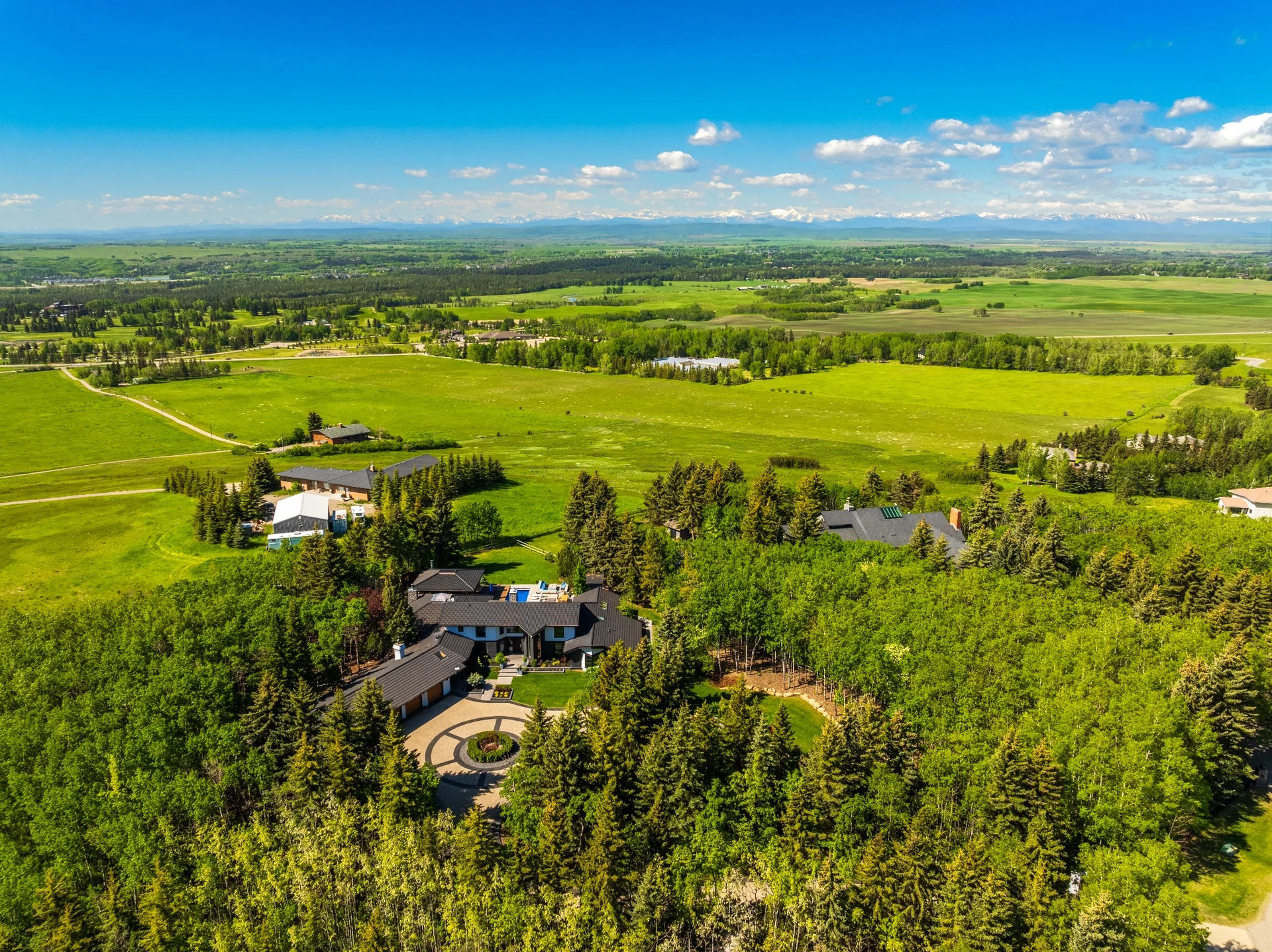 Open countryside and mountain views in Springbank